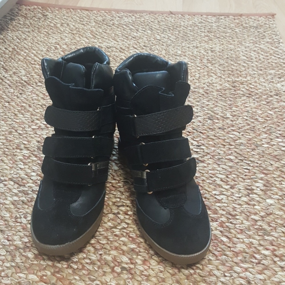 BCBG wedge shoe